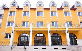 Hotel Maxim Oradea Exterior photo