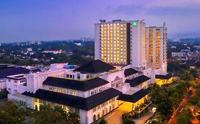 Ibis Styles Bandung Grand Central Hotel Exterior photo