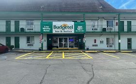 Budgetel Inn And Suites - Louisville Exterior photo