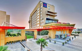 Radisson Red Chandigarh Mohali Exterior photo