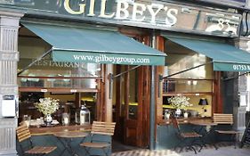 Gilbey'S Bar, Restaurant & Townhouse Bed & Breakfast Windsor Exterior photo