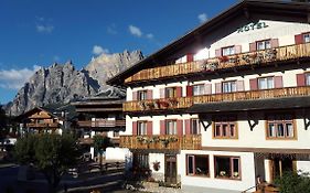 Hotel Bellaria - Cortina D'Ampezzo Exterior photo