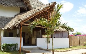 Pole Pole Beach House Bed & Breakfast Watamu Exterior photo