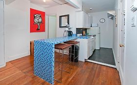 Mid Town East Street Apartments Next To Times Square New York Room photo