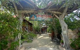 Cabanas Ida Y Vuelta Hostel Isla Holbox Exterior photo