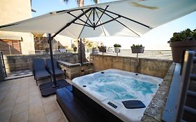 Harbour Views Duplex Maisonette With Jacuzzi Hot Tub Mgarr Exterior photo