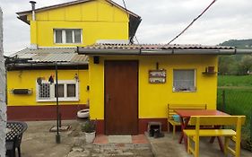 Yellow Fairy Tale Villa Visoko Exterior photo