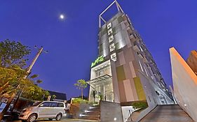 Whiz Hotel Pemuda Semarang Exterior photo