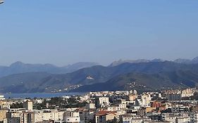 Appartement Niche Au Coeur De Bejaia Exterior photo