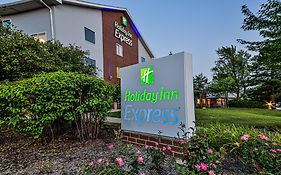 Holiday Inn Express Chicago Northwest-Vernon Hills, An Ihg Hotel Exterior photo