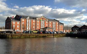 Holiday Inn Ellesmere Port/Cheshire Oaks, An Ihg Hotel Exterior photo