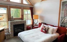 Stunning 2Br W Pool, Hot Tub Walk To Everything! Whistler Exterior photo