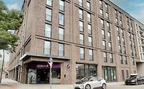 Premier Inn Hamburg City Klostertor Exterior photo