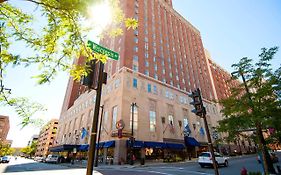 Hilton Milwaukee Hotel Exterior photo