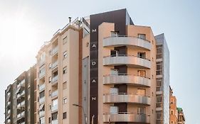 Hotel Madanis L'Hospitalet de Llobregat Exterior photo