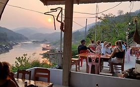 Villa Mekong Guesthouse Pakbeng Exterior photo