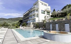 Hotel Benacus Panoramic Riva del Garda Exterior photo