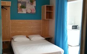 L'Annexe 66 , Saint Denis Centre Ville , A 200 M De La Rue Pietonne , Du Petit Marche Et Du Leader Price , Sur Une Rue Calme, Parking Gratuit Sur La Rue Room photo