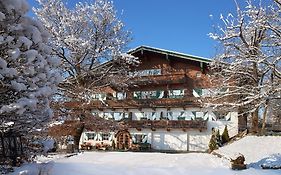 Landsitz Roemerhof - Hotel Apartments Kitzbuhel Exterior photo