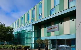 Courtyard By Marriott London Gatwick Airport Hotel Crawley  Exterior photo