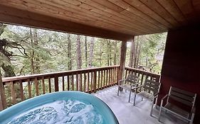 Cozy 2 Bedroom Waterfront Cottage With Hot Tub! Ucluelet Exterior photo