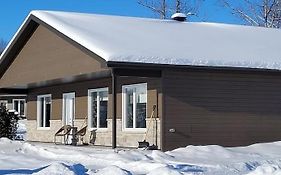 Les Chalets Baie Cascouia, Nature & Experience Larouche Exterior photo