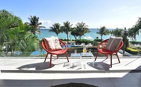 Cap Ouest Beachfront Luxury Penthouse & Apartment Flic en Flac Exterior photo