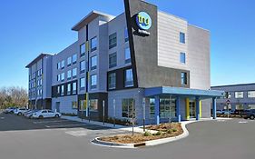 Tru By Hilton Burlington Hotel Exterior photo