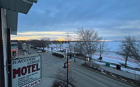 Raccoon Lodge Motel Sylvan Lake Exterior photo