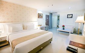 The Cube Hotel Malioboro, Azana Hotels Collection Yogyakarta Exterior photo