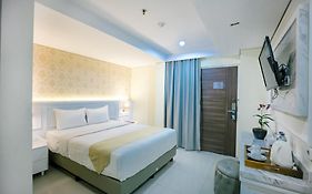 The Cube Malioboro Hotel Yogyakarta Exterior photo