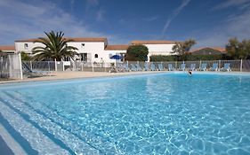 Residence Odalys Le Village Des Amareyeurs Le Chateau-d'Oleron Exterior photo