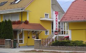 Szieszta Panzio Bed & Breakfast Sarvar Exterior photo