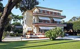 Hotel Villa Edera Marina di Pietrasanta Exterior photo