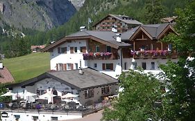 Hotel Scoiattolo Selva di Val Gardena Exterior photo