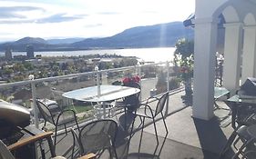 Vacation Lake View House Kelowna Bnb Room photo