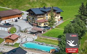 Eibinghof Bed & Breakfast & Swim Hostel Saalbach-Hinterglemm Exterior photo