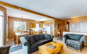 Timber Ridge Villa Big White Ski Resort Room photo