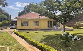 Chrinas Guest House Lilongwe Exterior photo