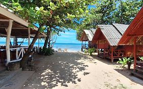 Andaman Bay Bungalow Koh Lanta Exterior photo