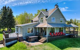 Cozy Haven With Spa & Stunning Views Baie-Saint-Paul Exterior photo