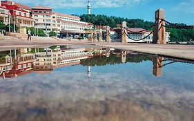 Golden Gulf Hotel Yantai Exterior photo