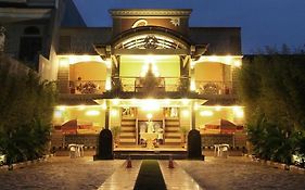 Patria Palace Hotel Blitar Exterior photo