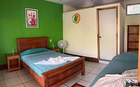 Oasis The Traveler Hostel Lanquin Exterior photo