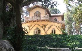 Sintra Tour, Regaleira, Pena Palace With Park And Chalet, Cabo Da Roca Queluz Exterior photo