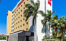 Ibis Merida Hotel Exterior photo