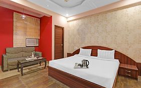 Capital O Townhouse Govinda Royal Hotel Kanpur Exterior photo