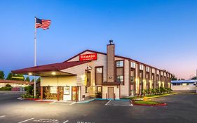 Ramada By Wyndham Medford Airport North Motel Exterior photo