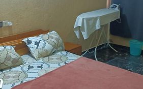 Studio 2 Climatise Et Ventilateur Plafonnier Et Wifi Gratuit A 6 Nuitees De Reservation Hotel Lome Exterior photo