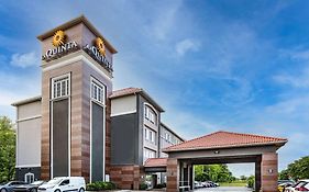 La Quinta Inn & Suites By Wyndham Norfolk Exterior photo